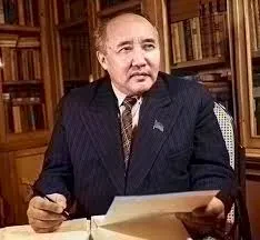 Мухтар Ауэзов