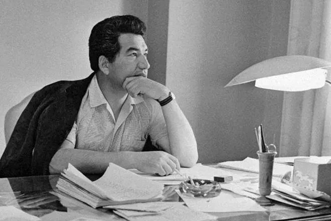 Чыңгыз Айтматов: Деңиз бойлой жорткон ала дөбөт